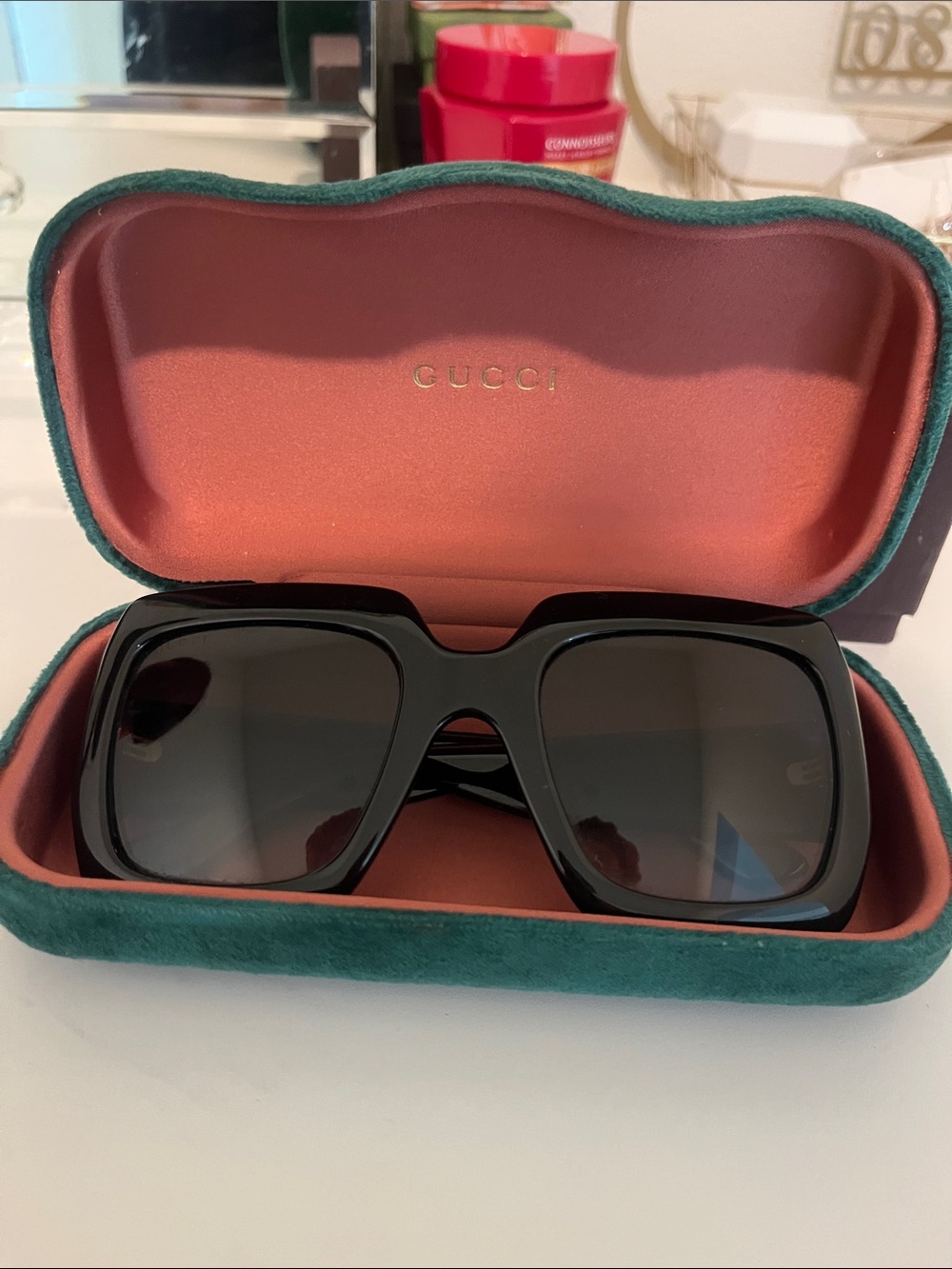 Gucci women’s Black Oversized Square Sunglasses